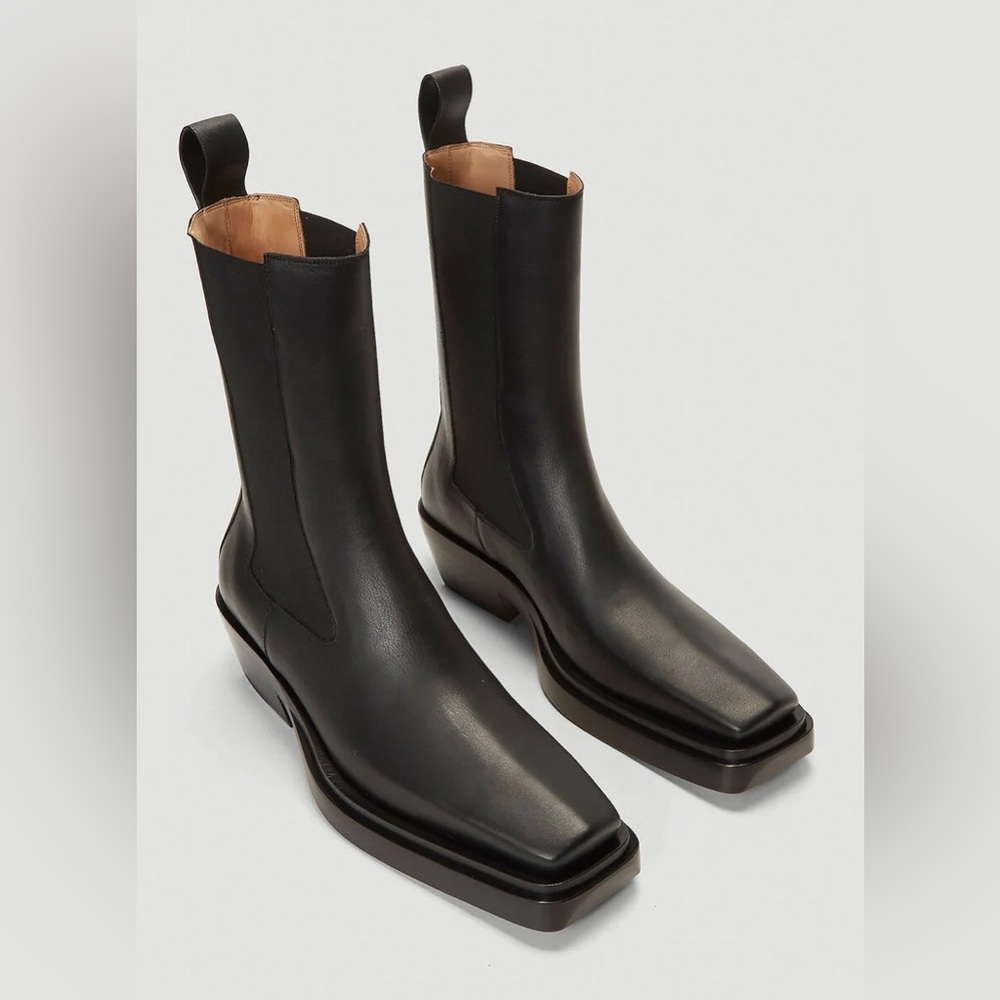 Bottega Veneta Lean Chelsea Leather Boot